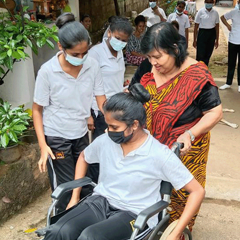 オリジナルの日本語講座、介護講座などを実施